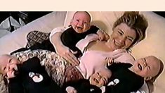 四つ子の無邪気な笑い声に癒される