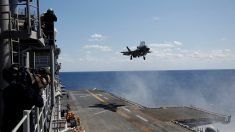 米Ｆ３５Ｂ戦闘機が発着訓練、沖縄本島沖の強襲揚陸艦で