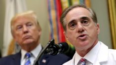 トランプ米大統領、退役軍人長官の辞任発表　後任に大統領専属医