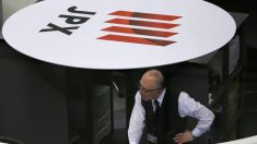 前場の日経平均は続落、米ハイテク株安で慎重姿勢強まる