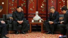 金正恩氏が中国大使館訪問、中国人死亡のバス事故受け