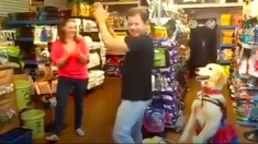 息ぴったり！ ペットと飼い主のサルサダンス