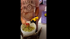 はやい！ りんごの皮を３秒でむく方法