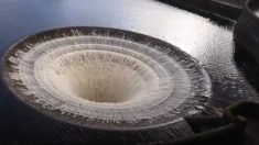 突然現れた異次元へ繋がる穴？ 正体は…