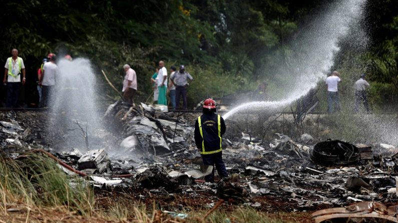 キューバ国内線墜落、100人超死亡か 生存者3人=国営TV