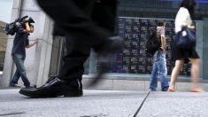 日経平均は幅続落、イタリア政局混迷で世界株安連鎖