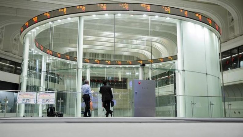 日経平均は3日ぶり反発、イタリア政局懸念の緩和で買い戻し