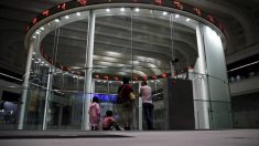 前場の日経平均は3日続伸、米ハイテク株高や円安基調が支え