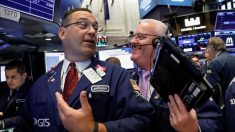 米国株式市場は反発、ハイテク大手が軒並み最高値