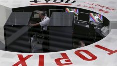 前場の日経平均は4日続伸、円安好感で輸出株買われる