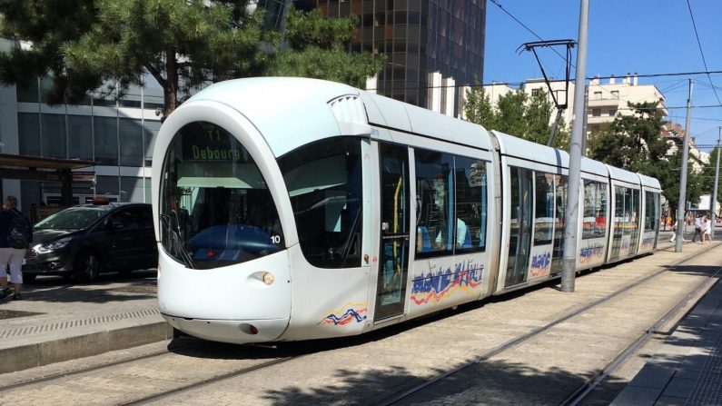 一人で会話しながら歩くフランス人!?住みやすい(はずの)フランスの街リヨン