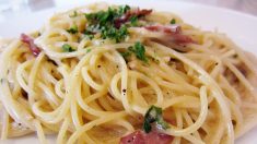 レンジで簡単！トロトロのビーフがおいしいレモンカルボナーラ