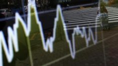 日経平均は1000円安、2万円割れ　1年8カ月ぶり安値水準