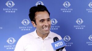 圧巻の美声に感銘 NYタイムズベストセラー作家  神韻を絶賛