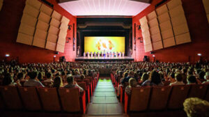 神韻ミラノ公演に賛辞相次ぐ 日本出身のテノール歌手「一緒に歌いたい」