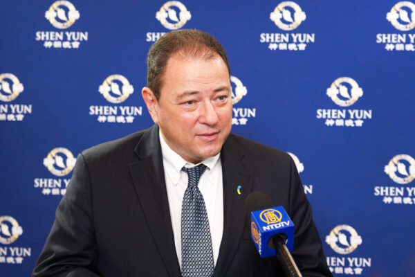 2023年1月24日、セルギー・コルシンスキー駐日ウクライナ大使が、東京都の新宿文化センターで行われた神韻公演を鑑賞（龔安妮／大紀元）