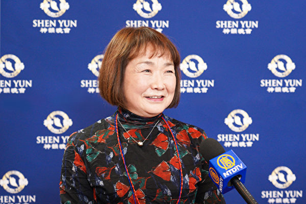 2023年1月24日、ジュエリーブランド社長の大窪鈴子さんが、東京都の新宿文化センターで行われた神韻公演を鑑賞（龔安妮／大紀元） 