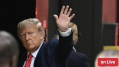 NYトランプタワー前からライブ配信