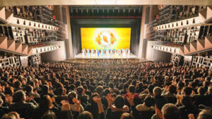 神韻堺公演の初日、伝統文化に「新鮮な感覚」観客らが喜び語る