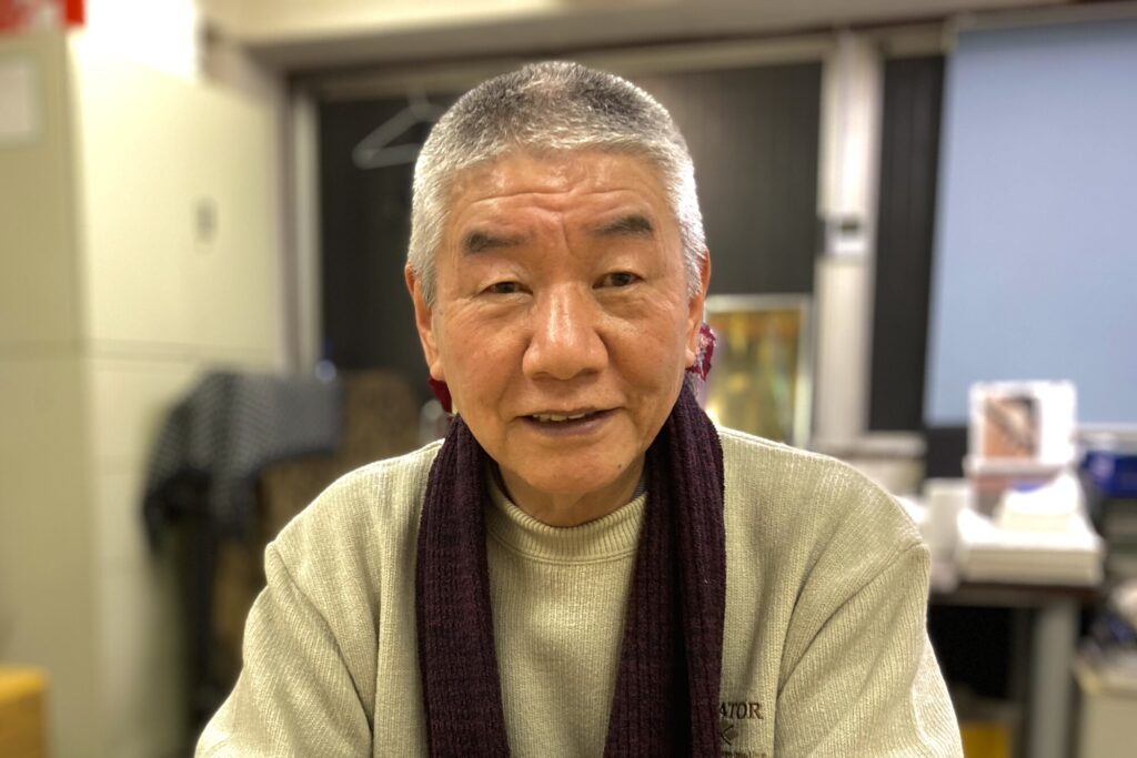 NPO法人代表の宮西信治さんは李洪志先生の文章を読み、徳を積むことの大切さを感じた（田中慧子/大紀元）